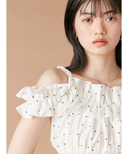 【新品未使用、タグ付き】 LILY BROWN 2wayデコルテフリルトップス LILY BROWN｜2wayデコルテフリルトップス | Rakuten Fashion