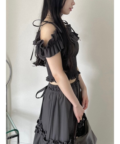 LILY BROWN（リリーブラウン）の「2wayデコルテフリルトップス（シャツ