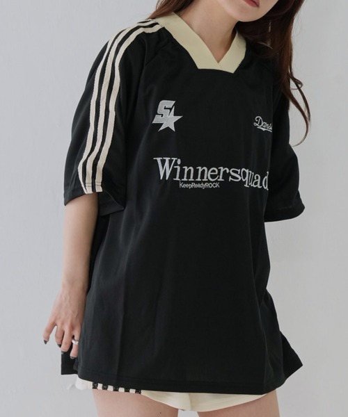 Uenui（ウニュイ）の「【 cunii 】 ロゴ刺繍バイカラースポーツTシャツ（その他トップス・レディース・レッド/ブラック・FREE）」の2枚目の写真