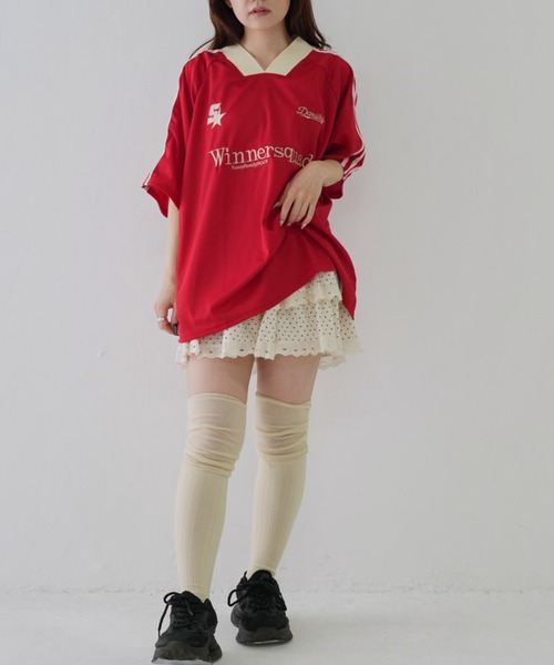 Uenui（ウニュイ）の「【 cunii 】 ロゴ刺繍バイカラースポーツTシャツ（その他トップス・レディース・レッド/ブラック・FREE）」の4枚目の写真