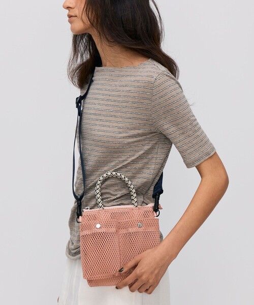 NOMADIS（ノマディス）の「NOMADIS HELMET MESH PETIT バッグ（ショルダーバッグ・レディース・ライトピンク/ホワイト・FREE）」の3枚目の写真