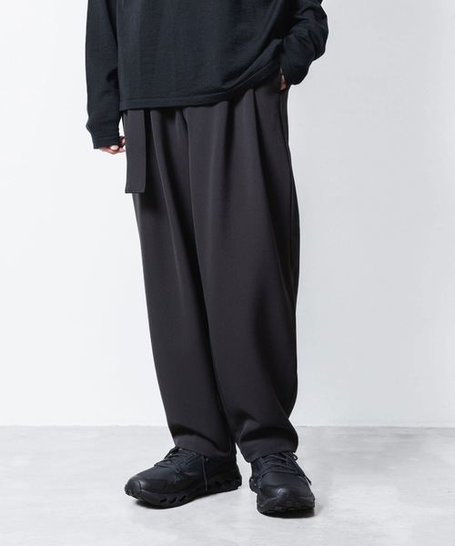 ATTACHMENT（アタッチメント）の「PE ストレッチダブルクロス ベルテッド ワイドテーパードトラウザーズ / PE STRETCH DOUBLE CLOTH BELTED WIDE TAPERD TROUSERS（スラックス・メンズ・ダークグレー/カーキ系/グレー/ブラック・3/2/1）」の4枚目の写真