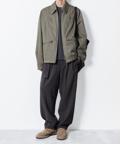ATTACHMENT（アタッチメント）の「PE ストレッチダブルクロス ベルテッド ワイドテーパードトラウザーズ / PE STRETCH DOUBLE CLOTH BELTED WIDE TAPERD TROUSERS（スラックス・メンズ・ダークグレー/カーキ系/グレー/ブラック・3/2/1）」の20枚目の写真