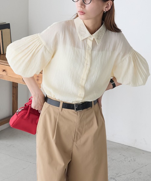 acka アイボリー フラワー刺繍 バルーンスリーブシャツ フラワー刺繍バルーンスリーブシャツ ブラウス ボリューム袖