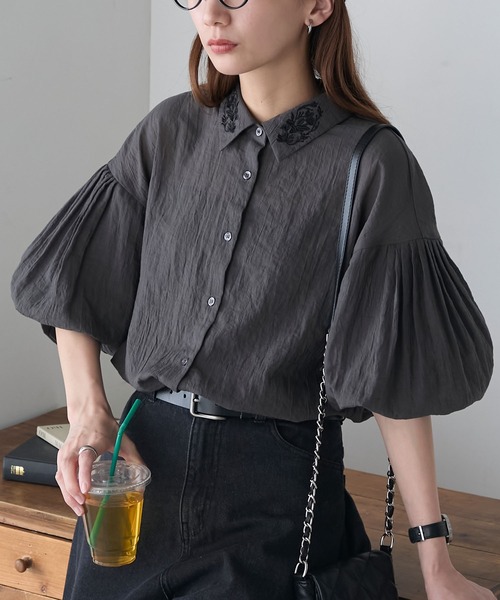 BONLECILL（ボンルシール）の「襟刺繍バルーンスリーブシアーシャツ（シャツ/ブラウス・レディース・ネイビー/オフホワイト/チャコールグレー・FREE）」の22枚目の写真