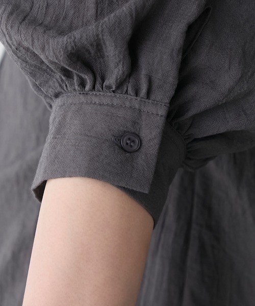 BONLECILL（ボンルシール）の「襟刺繍バルーンスリーブシアーシャツ（シャツ/ブラウス・レディース・ネイビー/オフホワイト/チャコールグレー・FREE）」の8枚目の写真