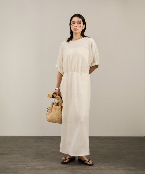 SALON adam et rope'（サロン アダム エ ロペ）の「ヘンプコットンバックVネックワンピース［ドライタッチ・洗える］（ワンピース・レディース・オフホワイト/ブラック・FREE）」の8枚目の写真