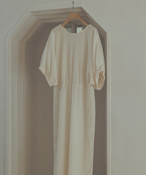 SALON adam et rope'（サロン アダム エ ロペ）の「ヘンプコットンバックVネックワンピース［ドライタッチ・洗える］（ワンピース・レディース・オフホワイト/ブラック・FREE）」の3枚目の写真
