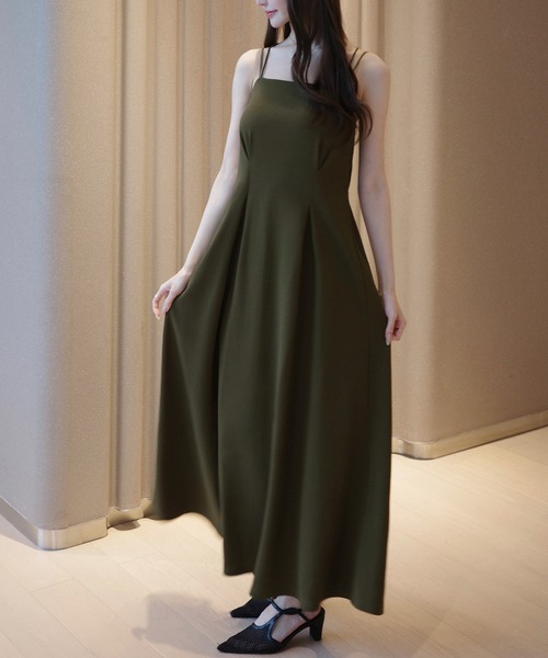 junoah(ジュノア)の「【取り外し可能パット付き】ウエストタックカットフレアキャミワンピース(ワンピース・レディース・ネイビー/カーキ/ブラック・SMALL/LARGE/MEDIUM)」の13枚目の写真