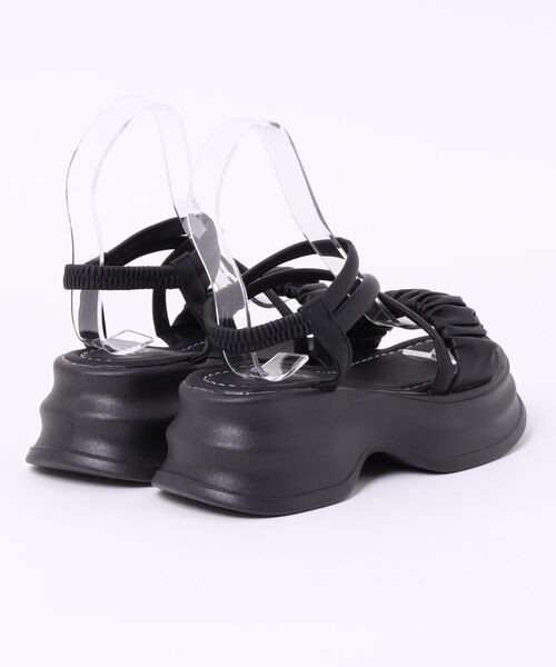 mellowneon（メロウネオン）の「厚底ギャザーサンダル（サンダル・レディース・アイボリー/ブラック・SMALL/MEDIUM/LARGE）」の3枚目の写真