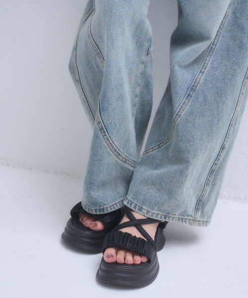 mellowneon（メロウネオン）の「厚底ギャザーサンダル（サンダル・レディース・アイボリー/ブラック・SMALL/MEDIUM/LARGE）」の9枚目の写真