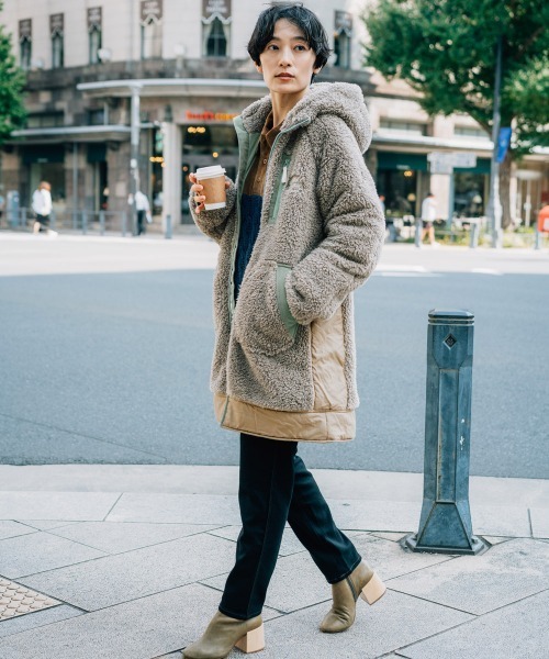 KRIFF MAYER Lady's Collection（クリフメイヤーレディースコレクション）の「【軽い・暖かい】シャギーボアロングフードJK（その他アウター・レディース・グリーン/ブラウン/ネイビー/グレー/ナチュラル/ブラック/カラフル・MEDIUM/LARGE）」の9枚目の写真
