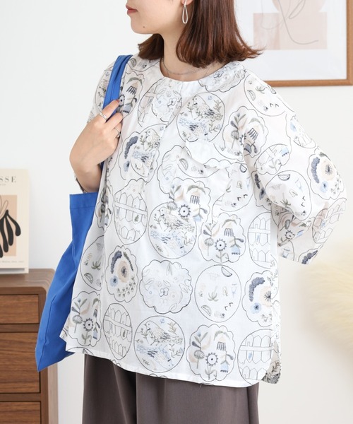 Emago（イマゴ）の「EMAGO リメイク総柄刺繍ブラウス（シャツ/ブラウス・レディース・ネイビー/ホワイト・FREE）」の3枚目の写真