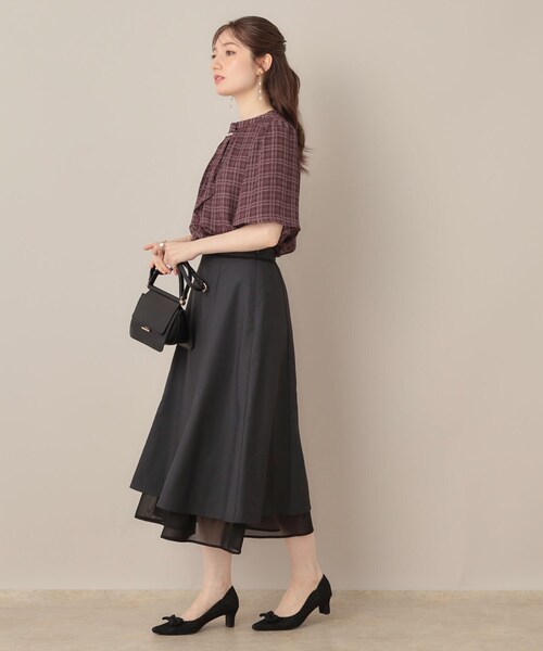 couture brooch(クチュールブローチ)の「【着映え・5分袖・通勤】パール調タイチェックプリントブラウス(シャツ/ブラウス・レディース・ベージュ系/ワイン系1・36/38/40/42)」の3枚目の写真