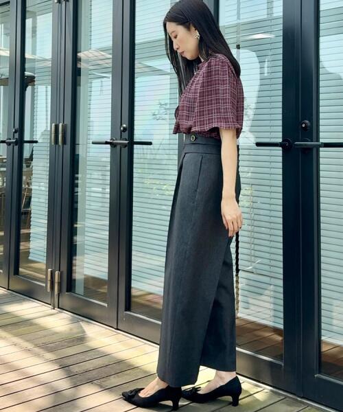 couture brooch(クチュールブローチ)の「【着映え・5分袖・通勤】パール調タイチェックプリントブラウス(シャツ/ブラウス・レディース・ベージュ系/ワイン系1・36/38/40/42)」の16枚目の写真