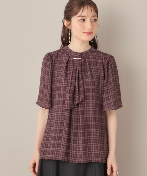 couture brooch(クチュールブローチ)の「【着映え・5分袖・通勤】パール調タイチェックプリントブラウス(シャツ/ブラウス・レディース・ベージュ系/ワイン系1・36/38/40/42)」の21枚目の写真