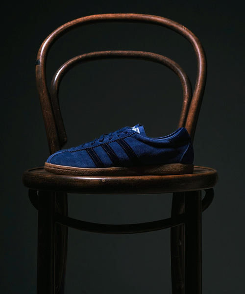 adidas（アディダス）の「adidas / アディダス TOBACCO（スニーカー・メンズ・ベージュ/ネイビー・26cm/26.5cm/27cm/27.5cm/28cm）」の2枚目の写真