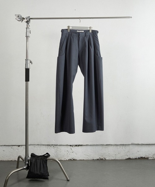NVRFRGT ダークグレー カーブスラックス NVRFRGT（ネヴァーフォーゲット）の「CURVED LEG UTILITY TROUSERS