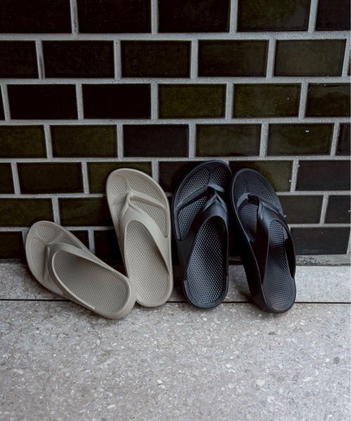 lawgy（ラウジー）の「simple light thong sandal / シンプルライトトングサンダル（サンダル・レディース・ブラック/ベージュ・SMALL/MEDIUM/LARGE）」の3枚目の写真