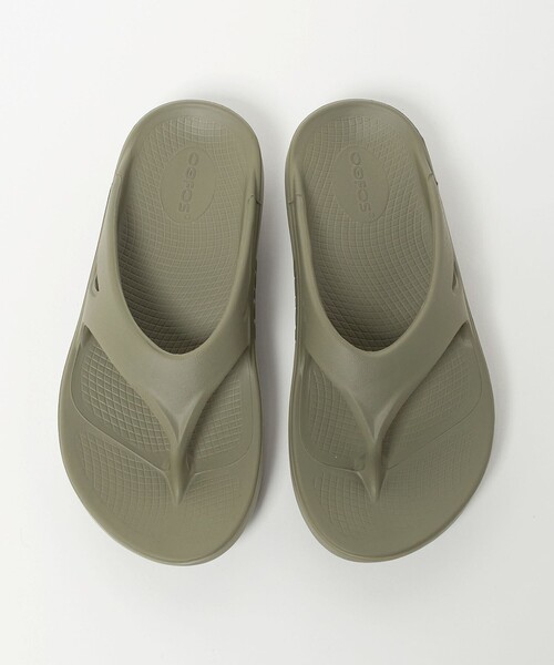 OOFOS(ウーフォス)の「<OOFOS>OOriginal(サンダル・レディース・オリーブ/ブラック・24cm/23cm/25cm)」の2枚目の写真