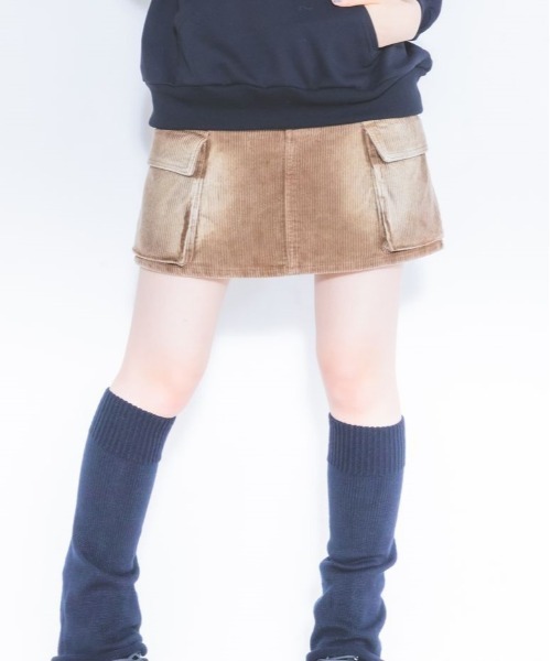 repipi armario(レピピ アルマリオ)の「コーデュロイカーゴスカート(スカート・キッズ・ブラウン/ネイビー/ブラック/ピンク・SMALL/LARGE/MEDIUM)」の2枚目の写真