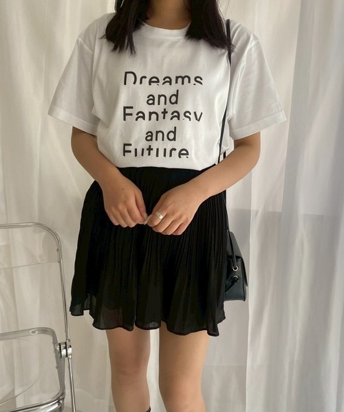 cuorequal(クオレコール)の「ブラック英字半袖Tシャツ(Tシャツ/カットソー・レディース・ホワイト・MEDIUM)」の1枚目の写真