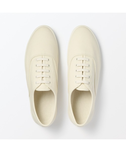 無印良品（ムジルシリョウヒン）の「紳士　柔らかい中敷を使用した　撥水キャンバススニーカー（スニーカー・メンズ・ブラック/チャコールグレー/オフホワイト/キャメル・26.0cm/27.5cm/26.5cm/25.5cm/27.0cm）」の7枚目の写真
