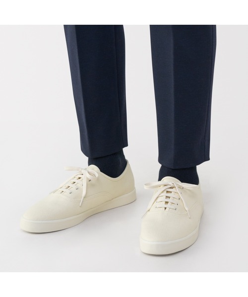 無印良品（ムジルシリョウヒン）の「紳士　柔らかい中敷を使用した　撥水キャンバススニーカー（スニーカー・メンズ・ブラック/チャコールグレー/オフホワイト/キャメル・26.0cm/27.5cm/26.5cm/25.5cm/27.0cm）」の5枚目の写真
