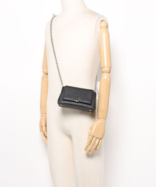 Vivienne Westwood(ヴィヴィアンウエストウッド)の「HAZEL SMALL HANDBAG(ハンドバッグ・メンズ・ブラック・FREE)」の6枚目の写真