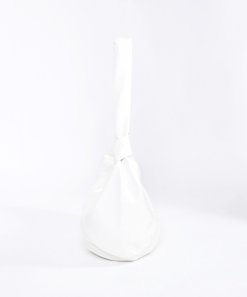 Narcissus（ナルシス）の「【大容量】クロスビッグショルダーバッグ　エナメル（ショルダーバッグ・レディース・ブラック/ホワイト・FREE）」の14枚目の写真