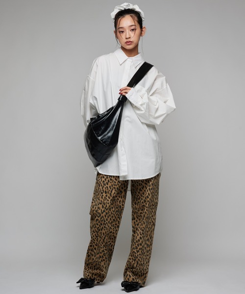 Narcissus（ナルシス）の「【大容量】クロスビッグショルダーバッグ　エナメル（ショルダーバッグ・レディース・ブラック/ホワイト・FREE）」の17枚目の写真