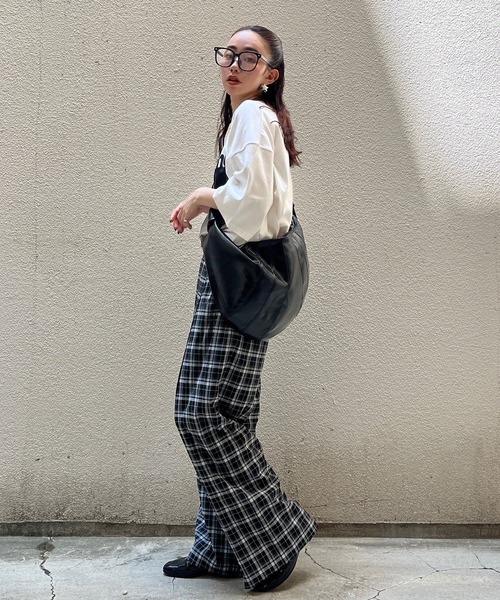 Narcissus（ナルシス）の「【大容量】クロスビッグショルダーバッグ　エナメル（ショルダーバッグ・レディース・ブラック/ホワイト・FREE）」の15枚目の写真