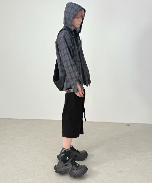 Never mind the XU / Chikashitsu+(ネバーマインド ザ エックスユー / チカシツプラス)の「【Nerd out XU】oversized hood check shirt / 【ナードアウトエックスユー】オーバーサイズフードチェック長袖シャツ(シャツ/ブラウス・メンズ・ダークグレー・XXL)」の4枚目の写真