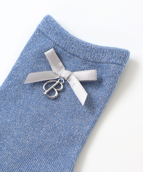 BeBe（ベベ）の「チャーム付きリボンラメクルーソックス(11~24cm)（ソックス/靴下・キッズ・ピンク/ブルー・19.0cm/15.0cm/17.0cm/13.0cm/21.0cm/24.0cm）」の3枚目の写真
