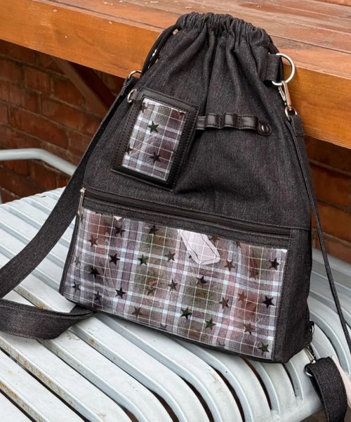 DIAVEL（ディアベル）の「【3WAY推し活リュック】星柄クリアポケット付き（ショルダーバッグ・レディース・ブラック・M）」の7枚目の写真