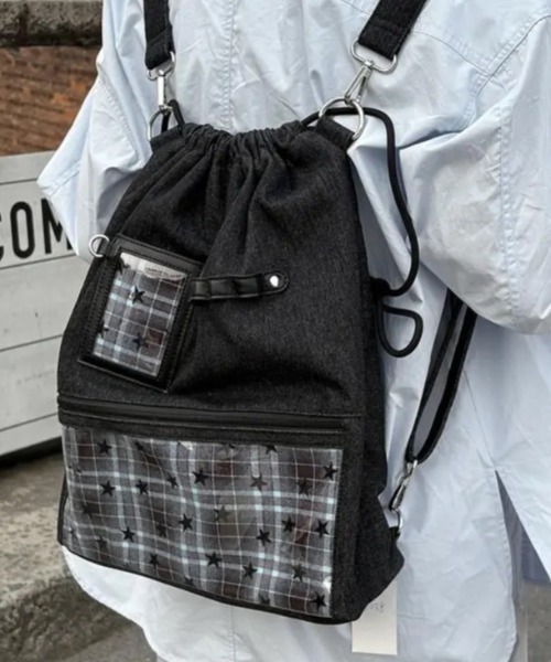 DIAVEL（ディアベル）の「【3WAY推し活リュック】星柄クリアポケット付き（ショルダーバッグ・レディース・ブラック・M）」の2枚目の写真