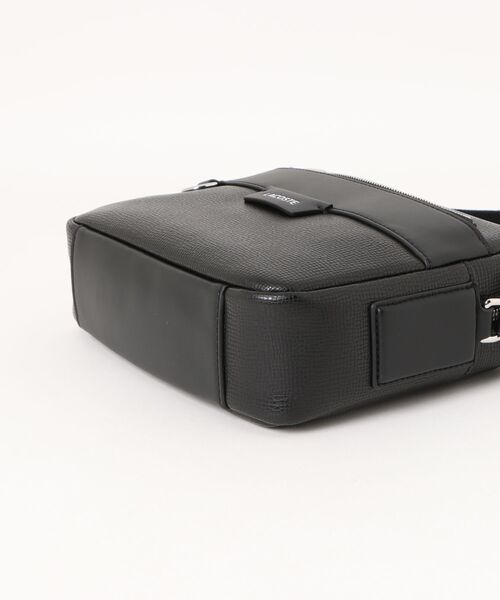 LACOSTE（ラコステ）の「《LACOSTE》REPORTER BAG NH5048OI（ショルダーバッグ・メンズ・ブラック/グリーン系その他/カーキブラウン・フリー）」の5枚目の写真