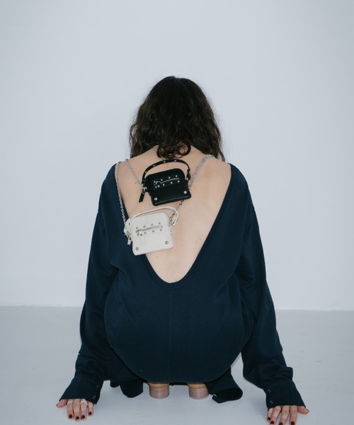 HANNE(アン)の「スタッズチェーンポーチ(ポーチ・レディース・アイボリー/ブラック・FREE)」の15枚目の写真