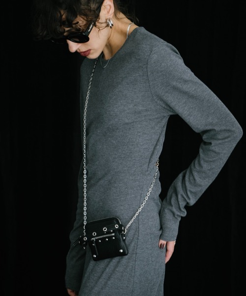 HANNE(アン)の「スタッズチェーンポーチ(ポーチ・レディース・アイボリー/ブラック・FREE)」の5枚目の写真