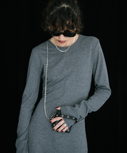 HANNE(アン)の「スタッズチェーンポーチ(ポーチ・レディース・アイボリー/ブラック・FREE)」の6枚目の写真