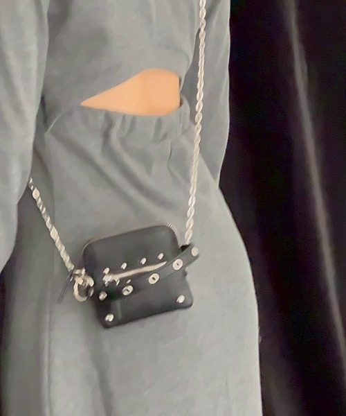 HANNE(アン)の「スタッズチェーンポーチ(ポーチ・レディース・アイボリー/ブラック・FREE)」の11枚目の写真