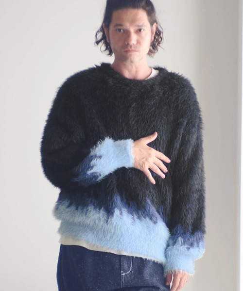 ADAM PATEK(アダムパテック)の「mn3170-distorted chevron pattern crewneck ジャカードニット(AP2521026)(ニット/セーター・メンズ・ブラック系その他/ブラック×ブルー・1/2)」の4枚目の写真