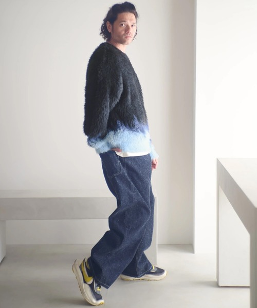 ADAM PATEK(アダムパテック)の「mn3170-distorted chevron pattern crewneck ジャカードニット(AP2521026)(ニット/セーター・メンズ・ブラック系その他/ブラック×ブルー・1/2)」の7枚目の写真