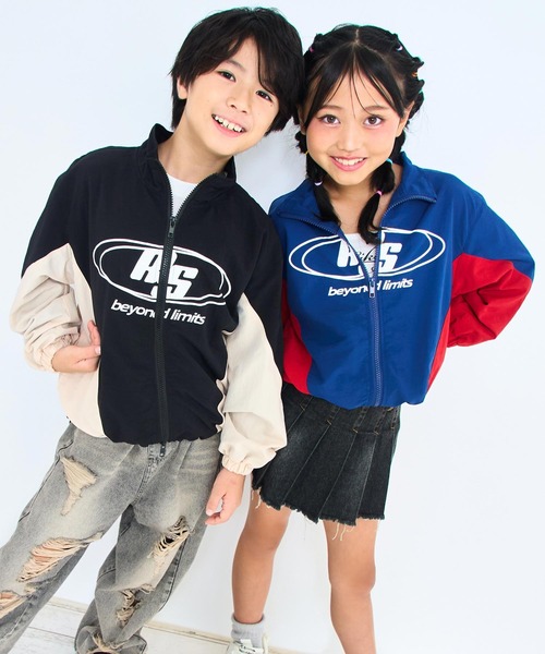 ANAP kids(アナップキッズ)の「配色ブルゾン(ユニセックスアイテム)【ジュニアお揃い】(ブルゾン・キッズ・ネイビー/ブラック・110cm/120cm/130cm)」の5枚目の写真