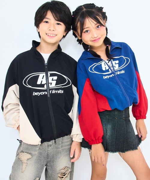 ANAP kids(アナップキッズ)の「配色ブルゾン(ユニセックスアイテム)【ジュニアお揃い】(ブルゾン・キッズ・ネイビー/ブラック・110cm/120cm/130cm)」の6枚目の写真