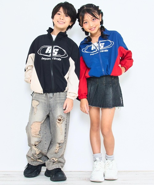 ANAP kids(アナップキッズ)の「配色ブルゾン(ユニセックスアイテム)【ジュニアお揃い】(ブルゾン・キッズ・ネイビー/ブラック・110cm/120cm/130cm)」の7枚目の写真