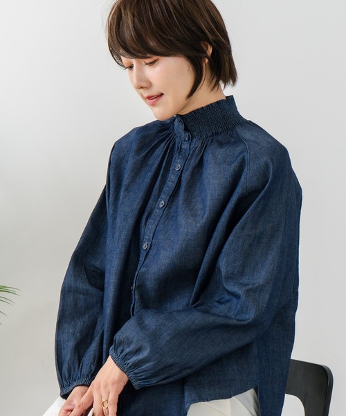 fort point(フォーポイント)の「【C-FORTPOINT/フォートポイント】デニム シャーリング ブラウス(シャツ/ブラウス・レディース・ブルー/ネイビー・FREE)」の2枚目の写真
