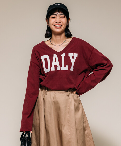 FREAK'S STORE(フリークスストア)の「ヴィンテージ Vネック ロゴ ロンT 限定展開(Tシャツ/カットソー・レディース・チャコール/オフホワイト/ワイン・フリ-)」の8枚目の写真