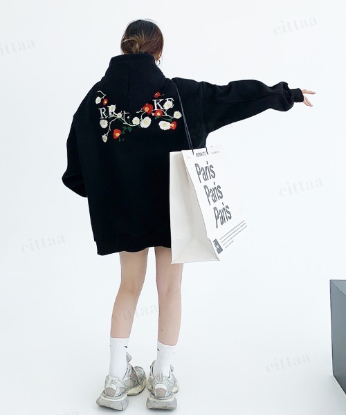 Dalfwin(ダールフィン)の「韓国ファッション RICECAKEバックフラワー刺繍フーディー(パーカー・レディース・グレー/ブラック・FREE)」の20枚目の写真