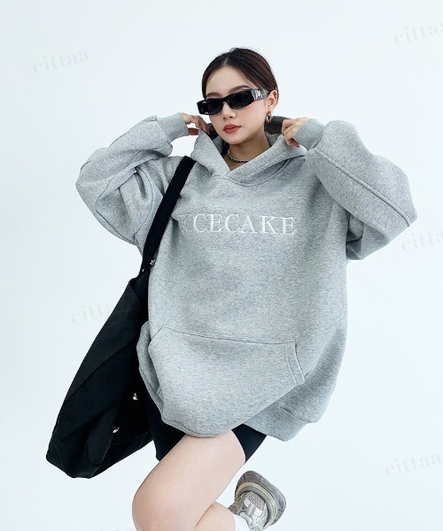Dalfwin(ダールフィン)の「韓国ファッション RICECAKEバックフラワー刺繍フーディー(パーカー・レディース・グレー/ブラック・FREE)」の9枚目の写真